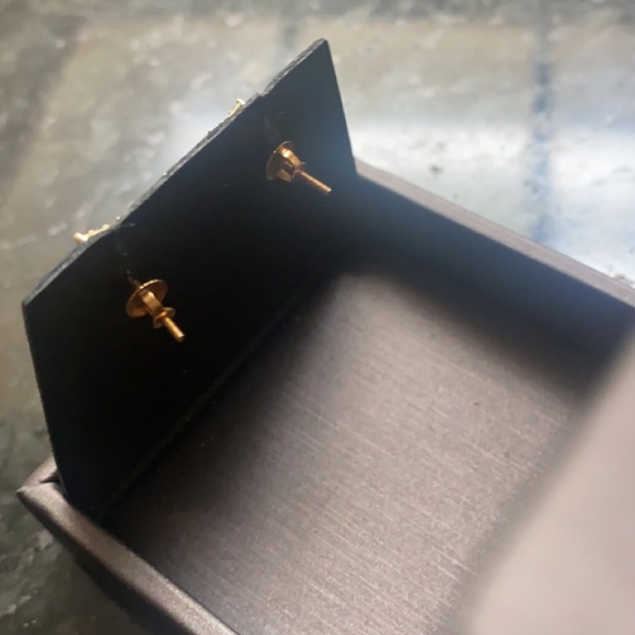 Real diamond , gold earrings / Kevin jewelers - Picture 2 of 3